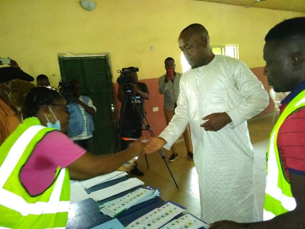 Hon. Nwanosike Samuel casting his vote at Rivers the local government election