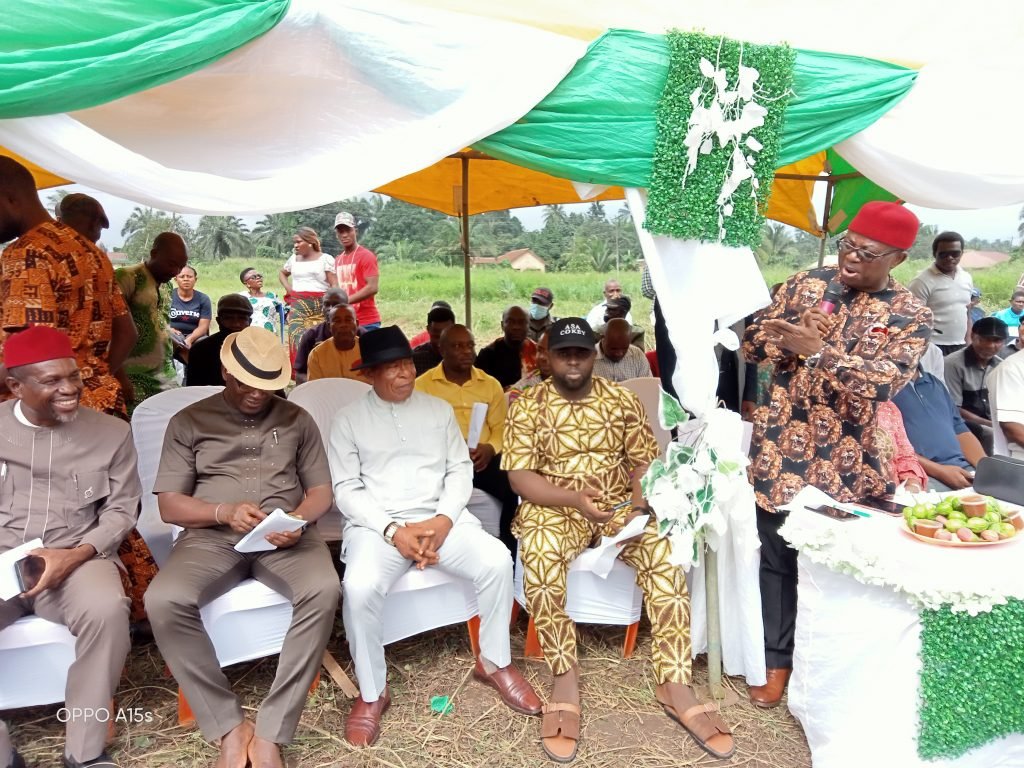 (M): Col. Paul Omeruah (Rtd) and other prominent sons of Ikwuano LGA at the commissioning ceremony of Ekebedi Community School, Oboro, in Ikwuano LGA of Abia State.