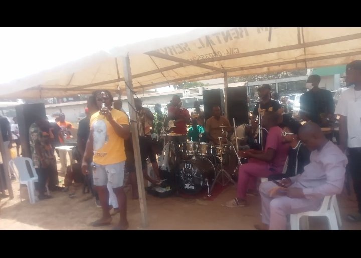 Nollywood Actor and musician, Iweoku performing at the funeral ceremony of late Mr. Sam Obiago, aka. Daddy Sam 