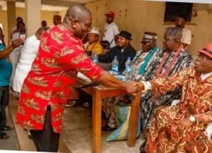 Chief Mascot Uzor Kalu, in a handshake with traditional rulers of Abia North.